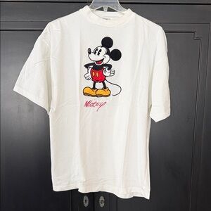 90’s Disney White embroidered Mickey Mouse Short Sleeve Tee